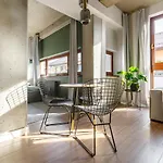 Apartment Homewell Boutique Stare *